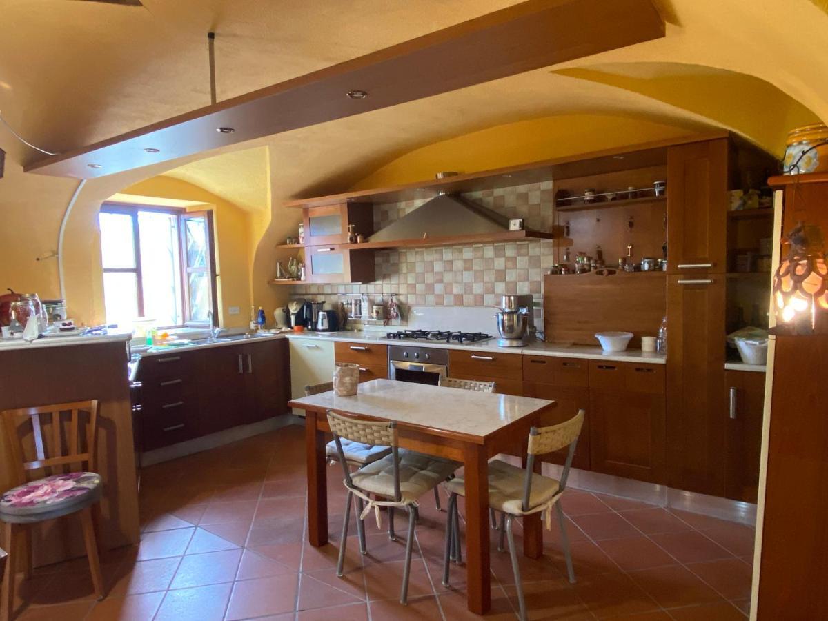 Bed and Breakfast Papillons à Clavesana Extérieur photo
